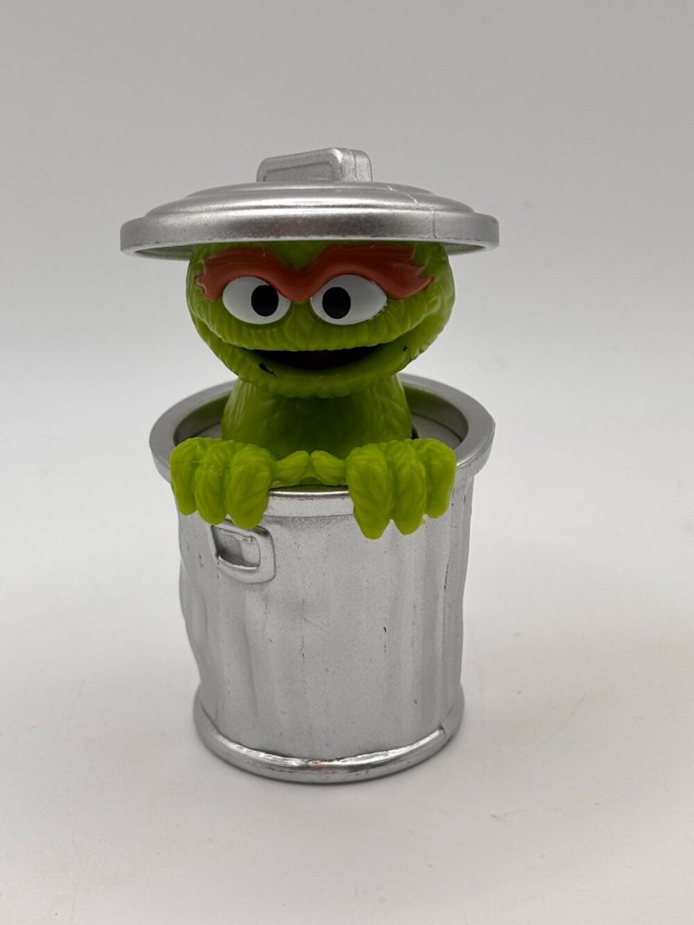 OSCAR the GROUCH Moveable Head in Trash Sesame Street Cake Topper PVC Figure